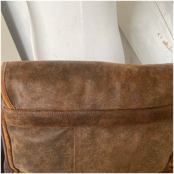 Wilson’s Leather Genuine Leather Messenger Back Large Brown Snap Button - Picture 8 of 13